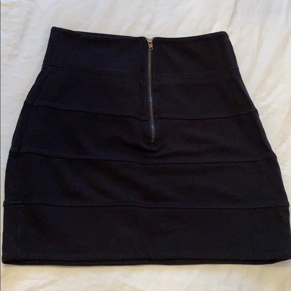 Stretchy black mini skirt - Picture 1 of 4